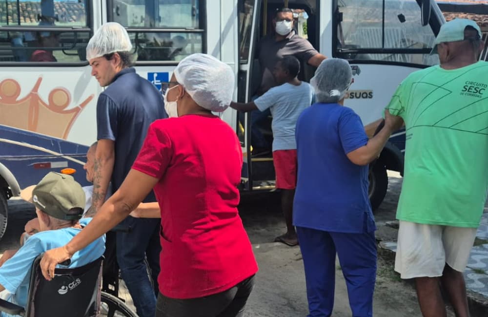 Força-tarefa fecha asilo irregular em Santa Rita e transfere 51 idosos