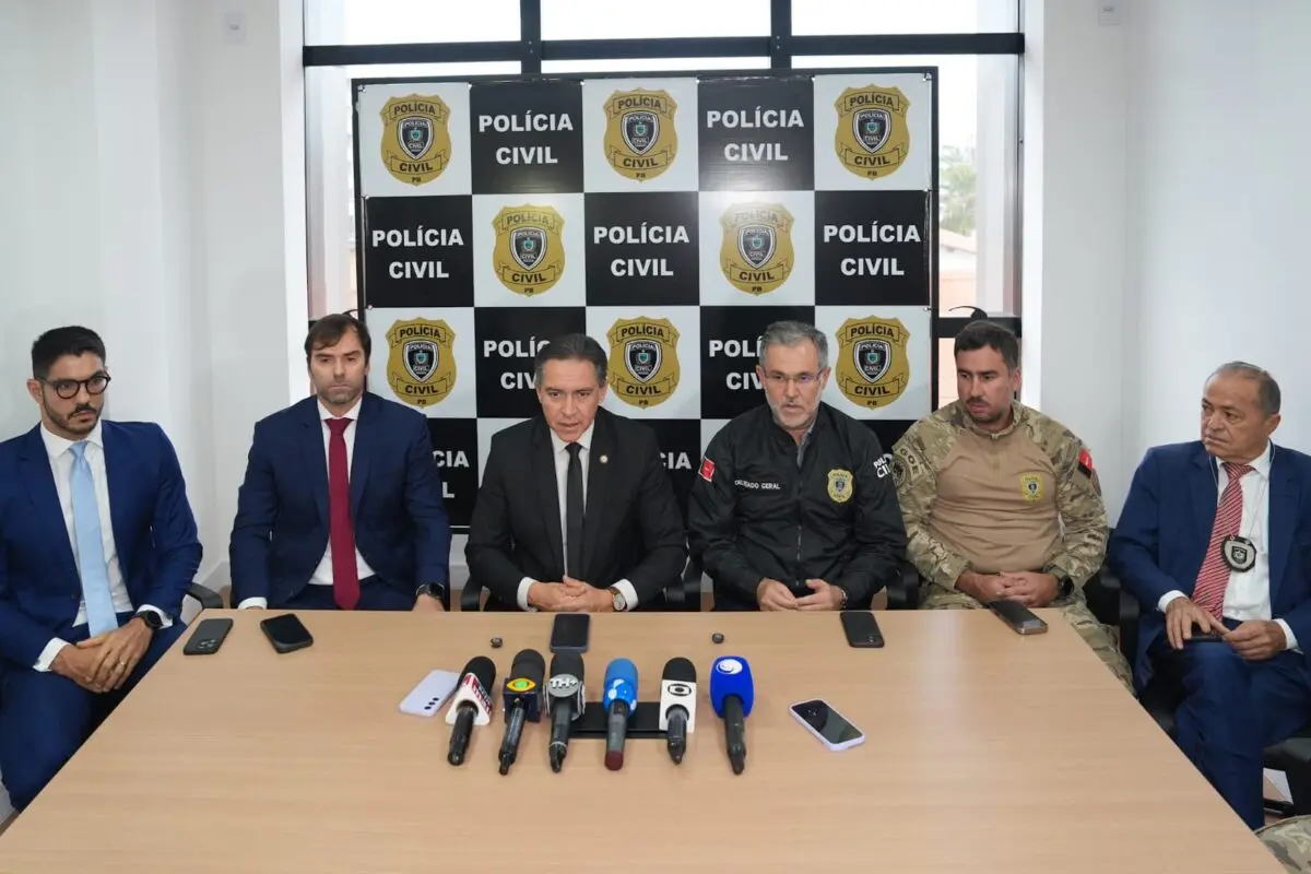 Policiais presos movimentavam R$ 1,5 milhão em depósitos e tinham gastos em cartões incompatíveis com salário