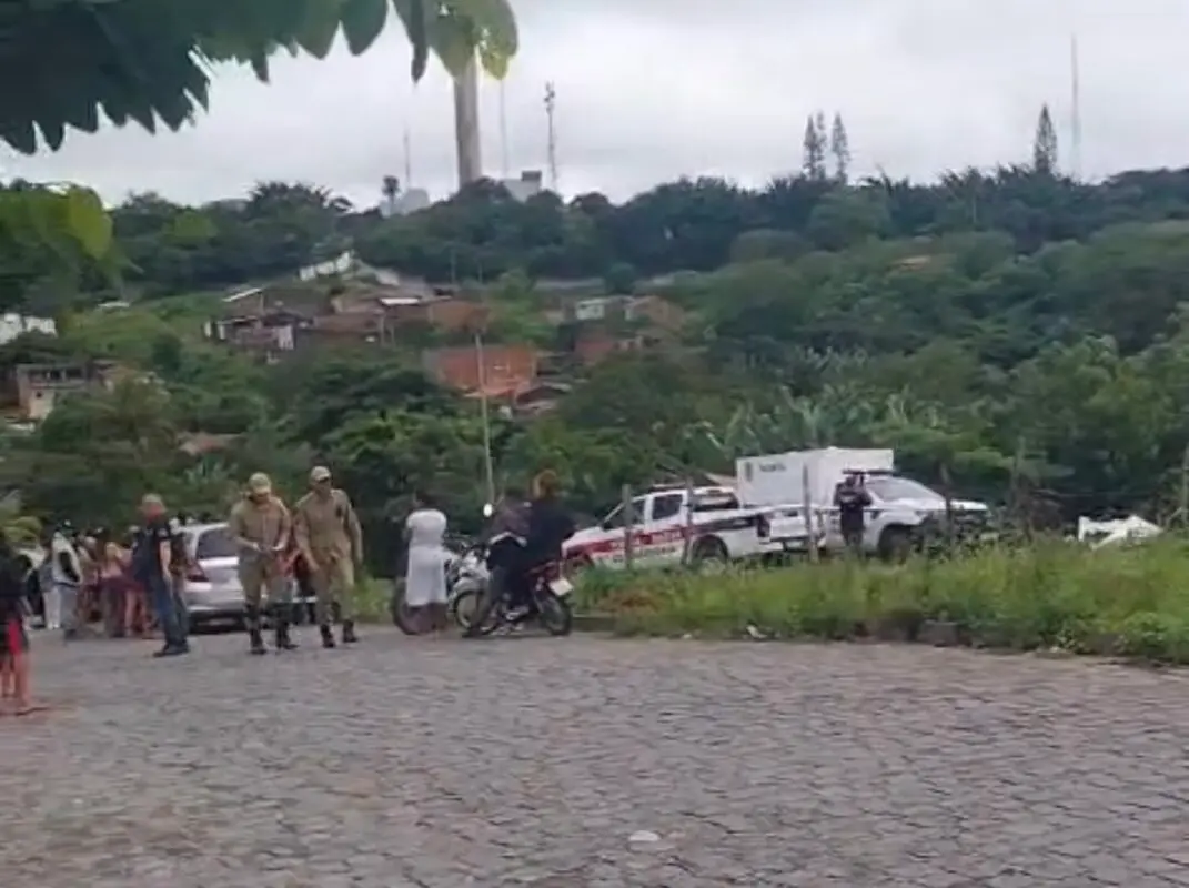 Homem desaparecido há 12 dias é encontrado enterrado em quintal de casa em Campina Grande; suspeito relata briga por R$ 10