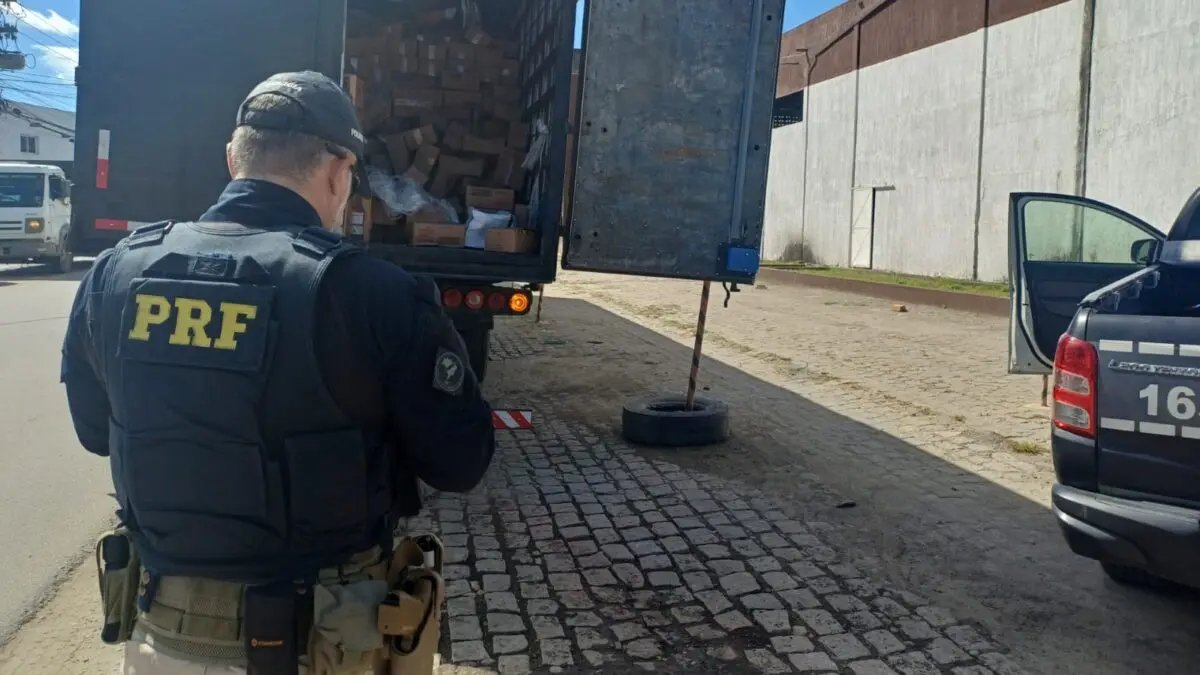PRF prende membros de quadrilha que forjava roubos de carga para obter seguro na Paraíba