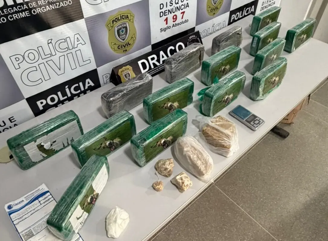 Mulher é presa e grande quantidade de drogas é apreendida em Campina Grande