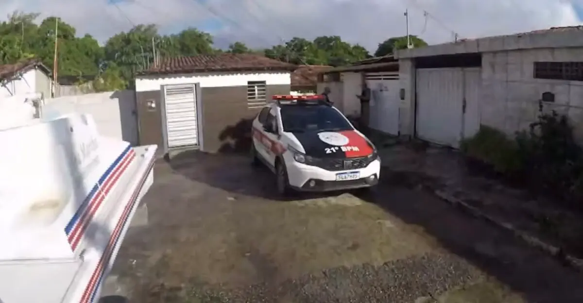Corpo de homem com marcas de tiros é encontrado dentro de pneus em Cabedelo