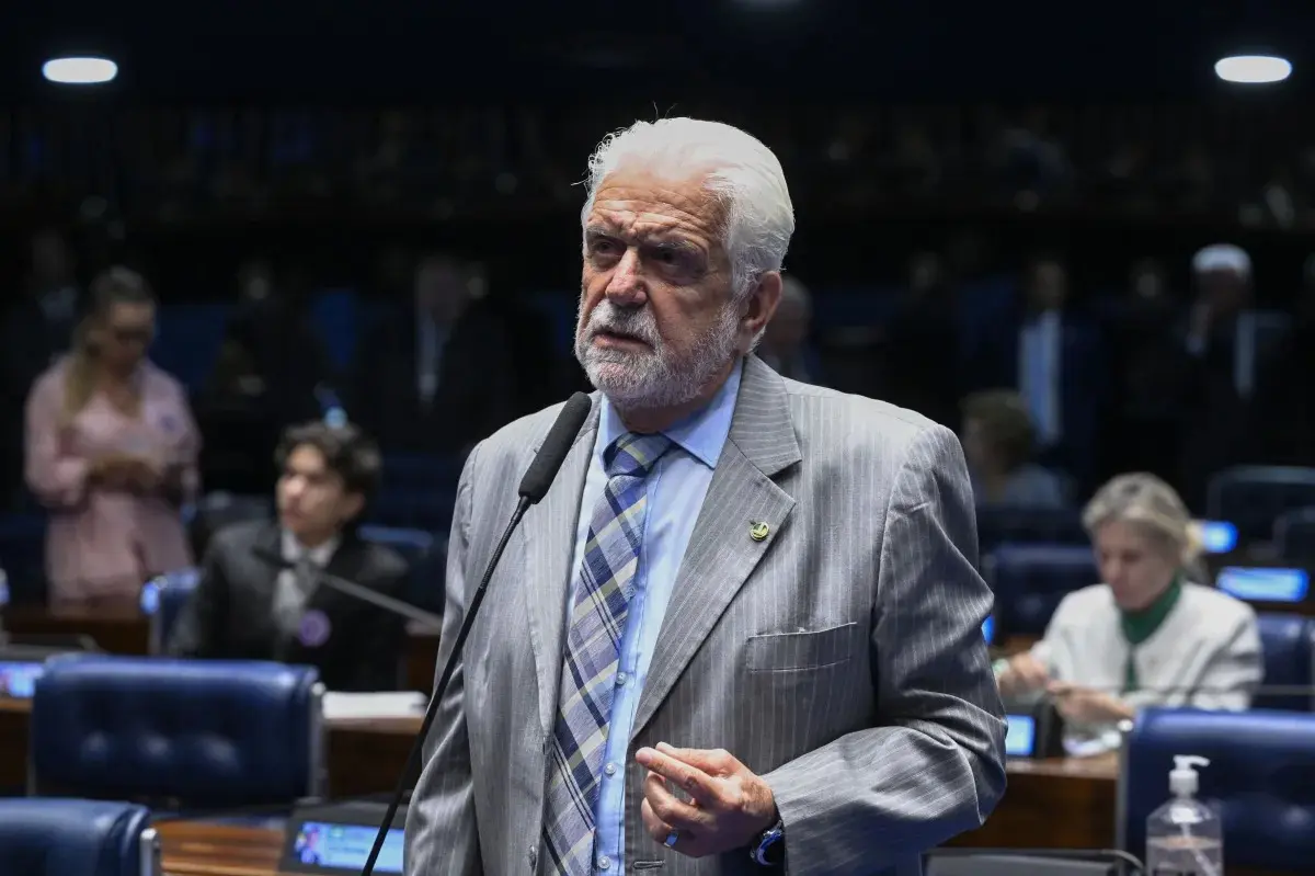 Jaques Wagner diz que recebeu telefonema de Lula após operação e acredita que não deixa liderança do governo