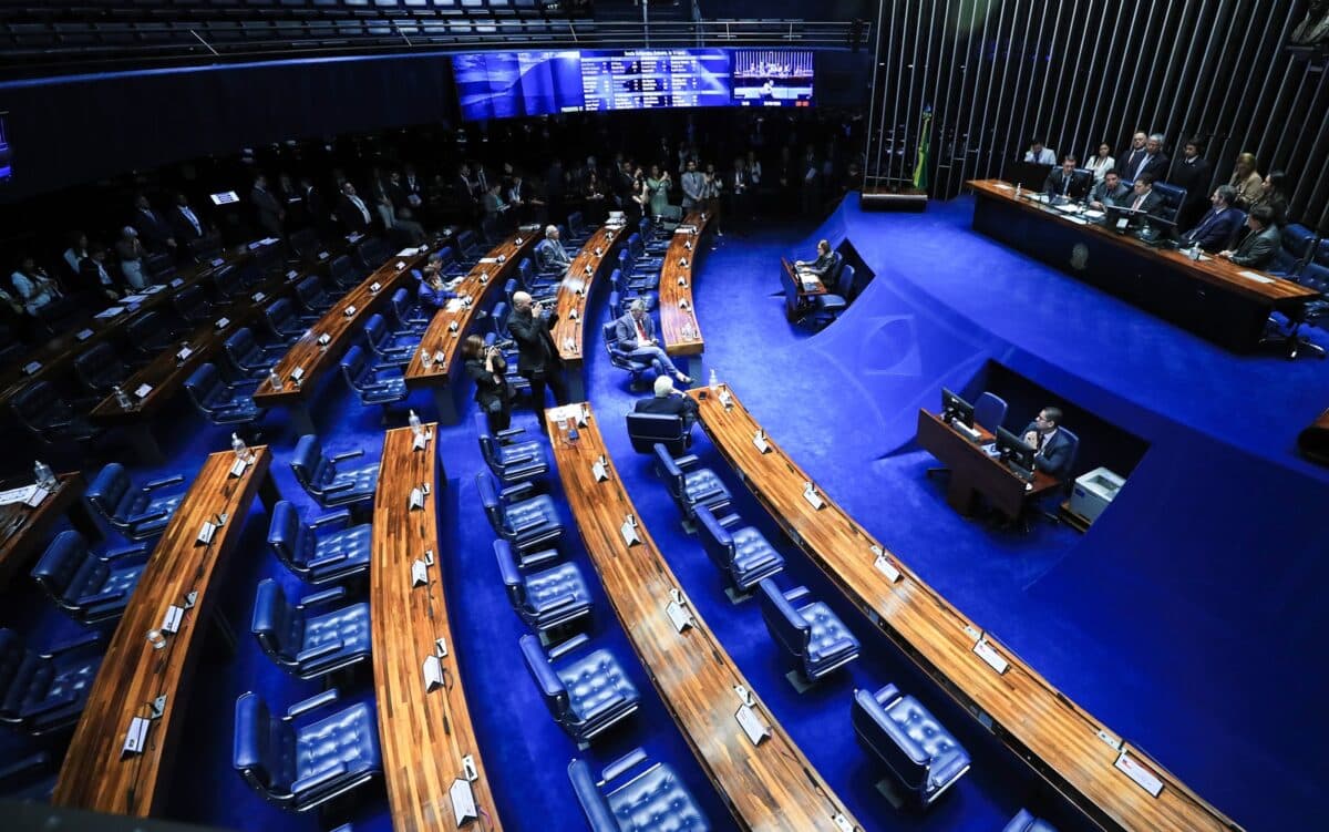 Aposentadoria especial para agentes de saúde, uma das pautas-bomba para o governo, é aprovada pelo Senado