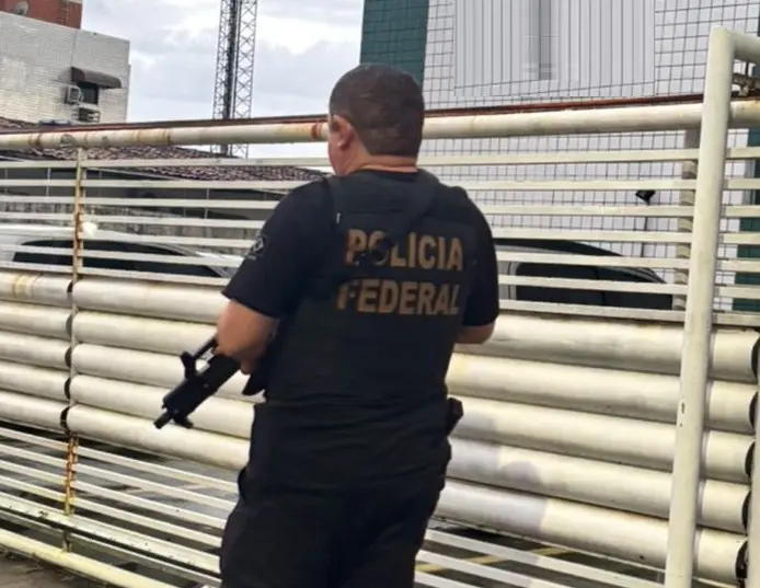 Operação da Polícia Federal cumpre mandado em João Pessoa contra grupo suspeito de fraudar concursos públicos