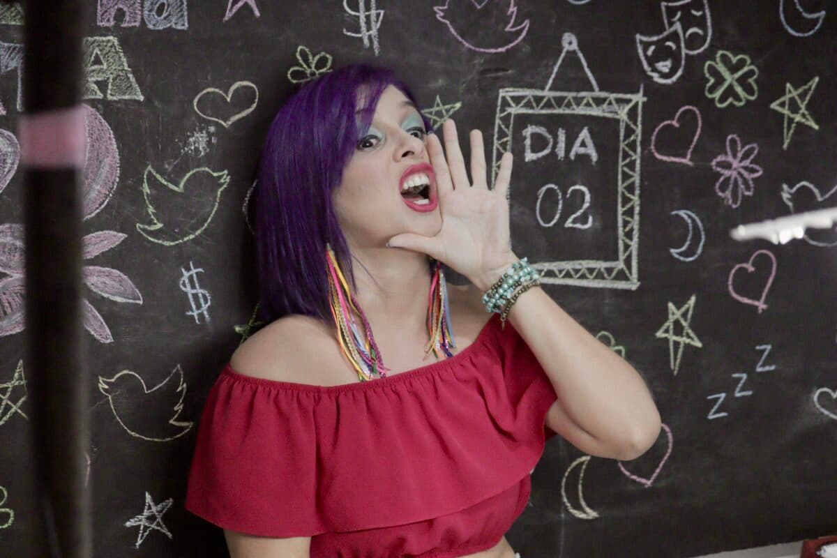 Websérie paraibana “Siri na Lata” estreia em João Pessoa com humor ácido e reflexão sobre a era da hiperexposição