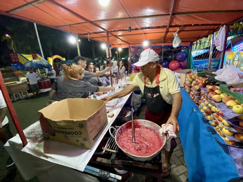 Prefeitura inscreve ambulantes interessados em trabalhar na Festa das Neves e Celebra João Pessoa 2026