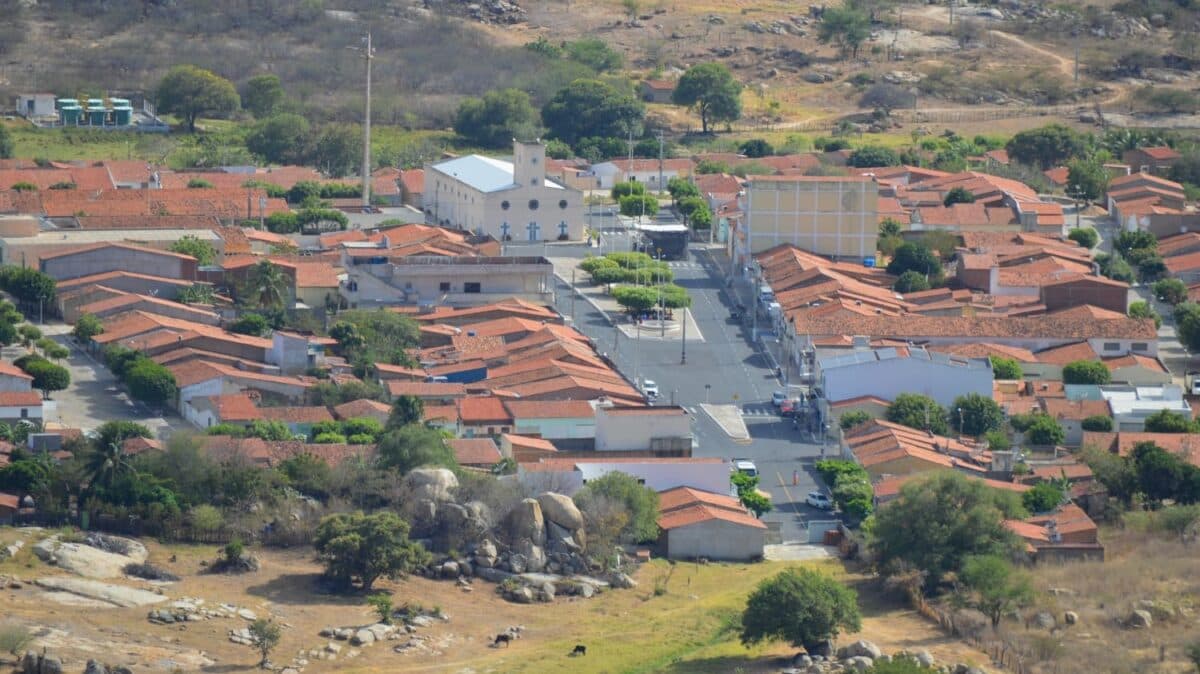 Tribunal cobra explicações à Prefeitura de Mãe d'Água sobre irregularidades em concurso e dá prazo de 20 dias