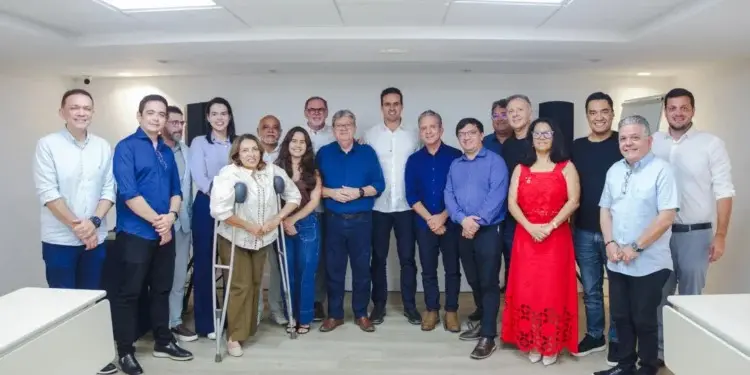 Lucas Ribeiro cria conselho com membros de 14 partidos para campanha eleitoral de 2026: "decisões sobre planos"
