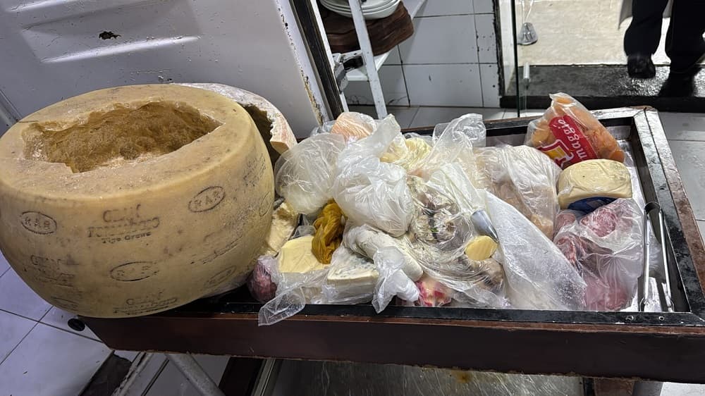 MP-Procon autua dois restaurantes em João Pessoa com produtos vencidos e rótulos sem informações de produto