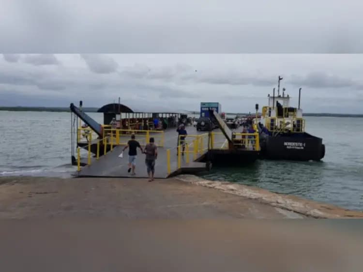 Balsa Cabedelo-Costinha quebra novamente e fica à deriva durante travessia