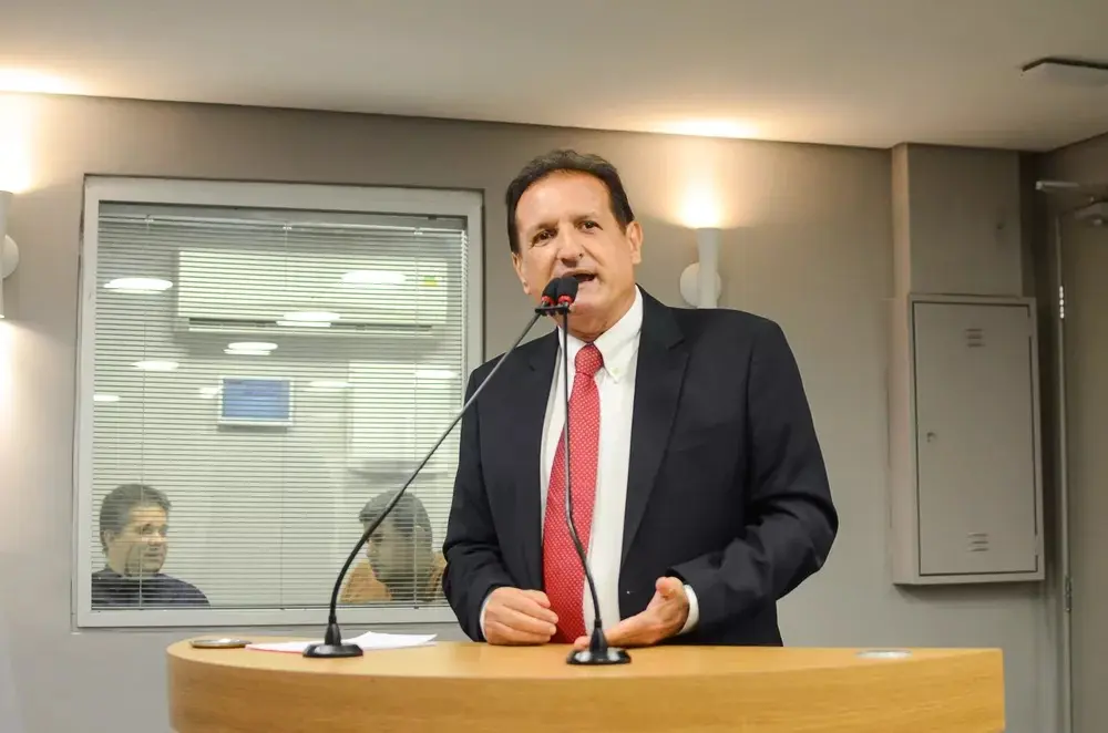 Hervázio Bezerra detona PSB e prevê nova filiação de Léo em breve: “único partido do Brasil que despreza um prefeito de Capital"