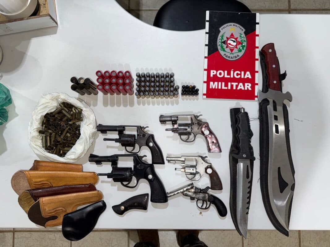 Armas são apreendidas e homem é preso suspeito de comércio ilegal do material em São Bento