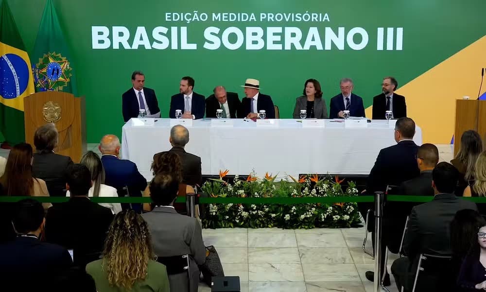 Lula anuncia liberação de R$ 18,5 bilhões em crédito para empresas afetadas por tarifaço de Trump