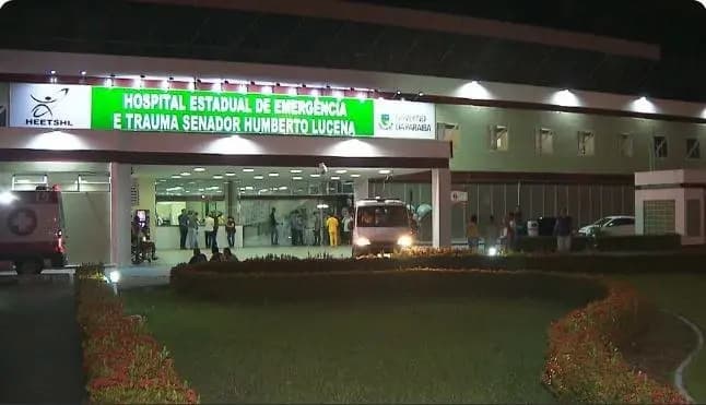 Jovem de 18 anos fica gravemente ferido após colisão entre moto e caminhão em Mangabeira