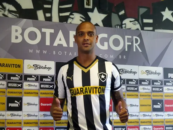 Ex-jogador do Botafogo morre após desabamento de muro no Rio de Janeiro