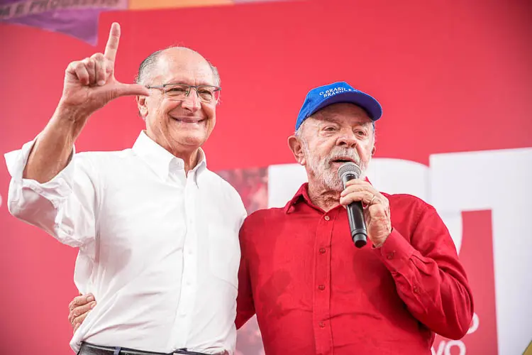PT oficializa candidatura de Lula para concorrer ao quarto mandato de presidente