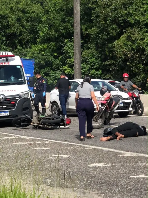 Acidente com moto bloqueia trânsito na BR-230 próximo à Unipê, em João Pessoa