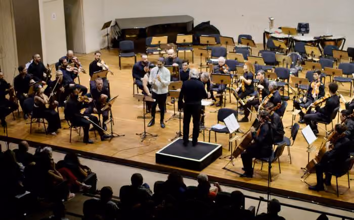 Concerto da Orquestra Sinfônica da Paraíba traz obras de brasileiros e solos de violino e viola