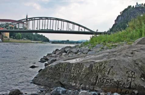 'Ao me ver, chore': A história por trás das 'pedras da fome' da Europa submersas há mais de 100 anos