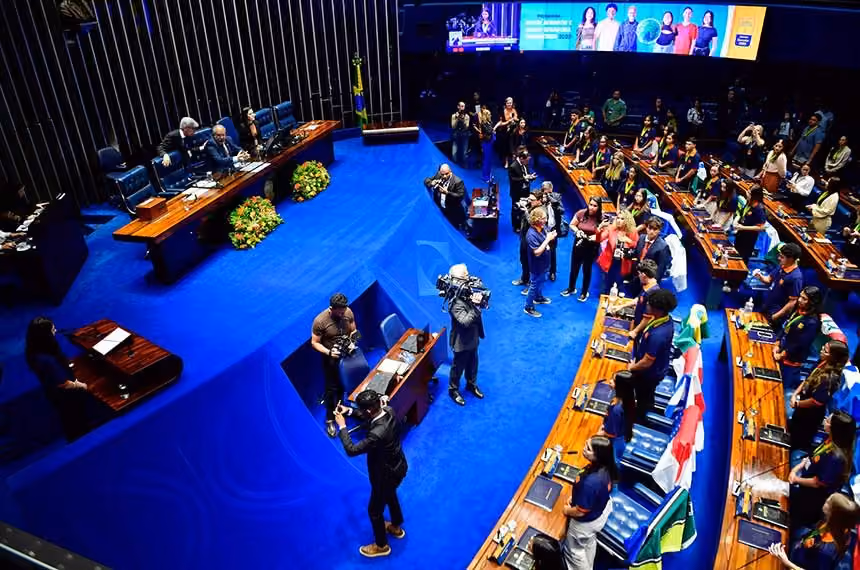Estudante da Paraíba recebe diplomação Jovem Senador 2026, em Brasília