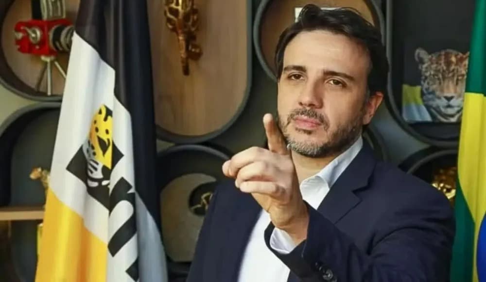 Candidato à Presidência da República, Renan Santos grava vídeos e concede entrevistas em João Pessoa nesta quarta-feira