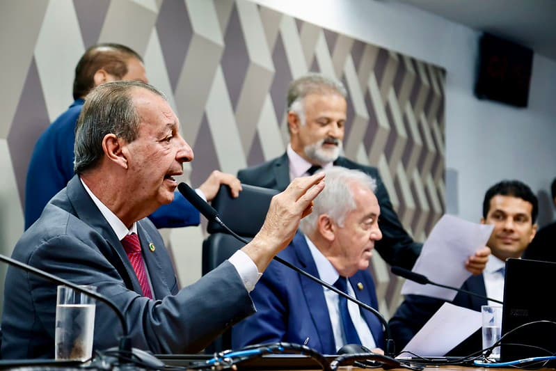 Relator do fim da 6x1 descarta mudar texto e parecer será entregue quinta-feira no Senado