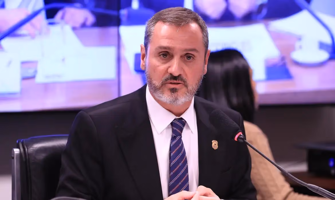 Ministro Fachin suspende decisões de Mendonça e Dino sobre Andrei na PF