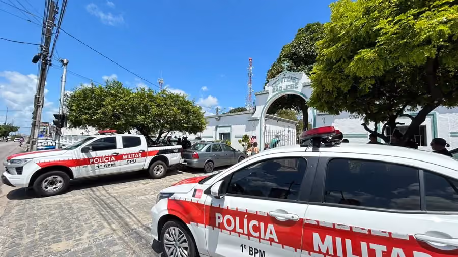 Mãe que teve filho desenterrado em cemitério conta que família foi expulsa de casa em João Pessoa: "deram 1h30 pra gente sair"