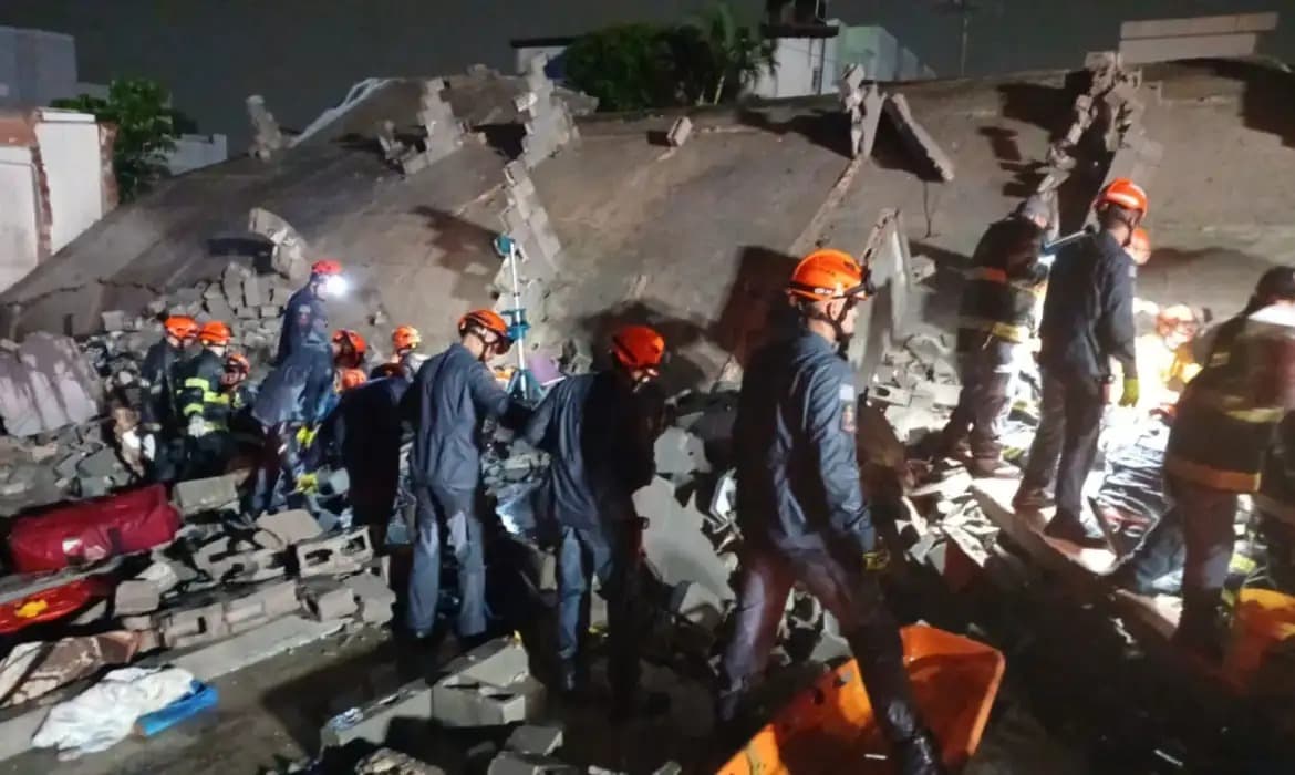 Dois morrem em desabamento de prédio em construção em São Paulo