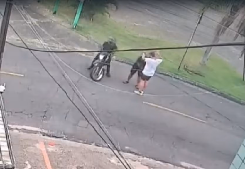 Câmera flagra assalto no Bairro dos Estados e reação de policial que matou criminoso