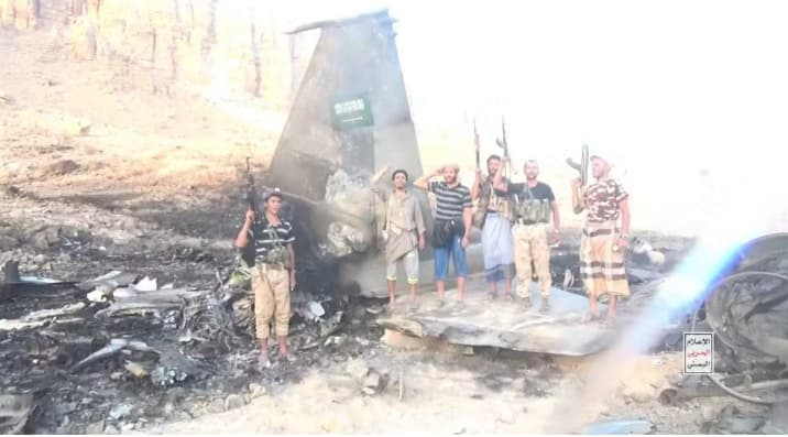 Grupo terrorista posa com destroços de F-15 da Arábia Saudita, mas nega ataque contra Meca