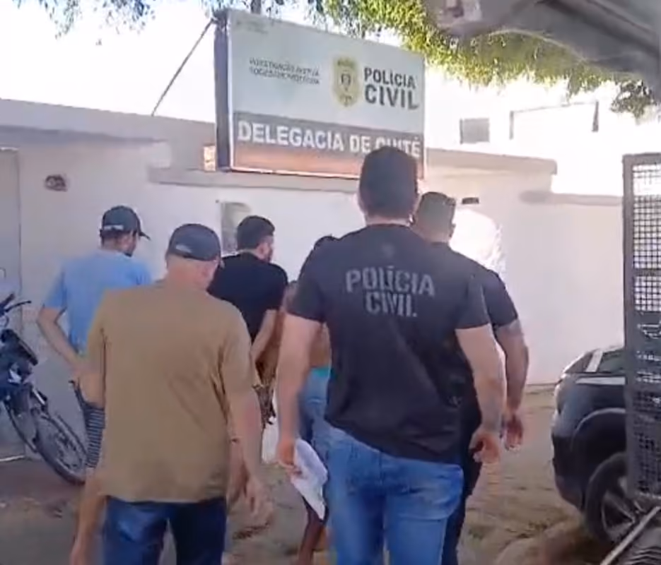 Polícia prende alvo de mandado de prisão após denúncia sobre ponto de tráfico em Nova Floresta