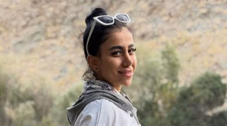 Iraniana de 21 anos é condenada à morte após manifestações contra governo; irmã gêmea está presa