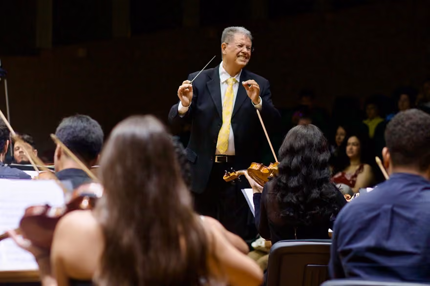 OSPB Jovem apresenta concerto com destaque para solo de oboé e suíte para crianças com narrador nesta quinta-feira