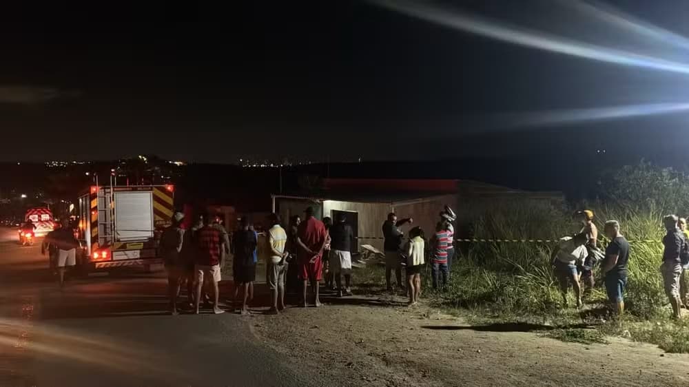 Criança de 10 anos é arremessada de moto e cai em telhado durante acidente em Massaranduba