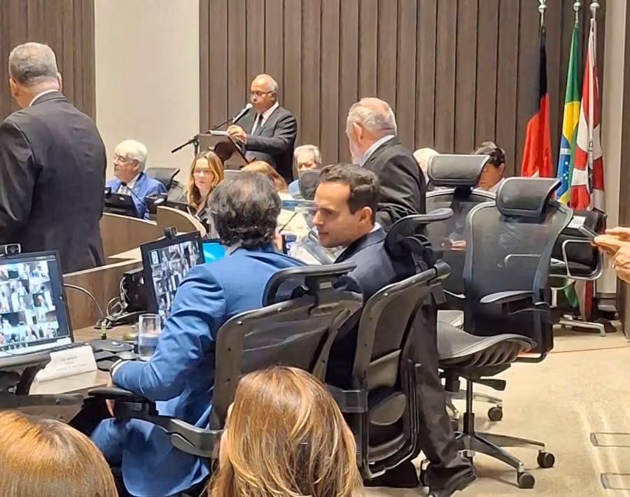 Em Sessão Solene no TJ, Leo Bezerra parabeniza Lucas Ribeiro e diz que Prefeitura precisa muito do Governo do Estado