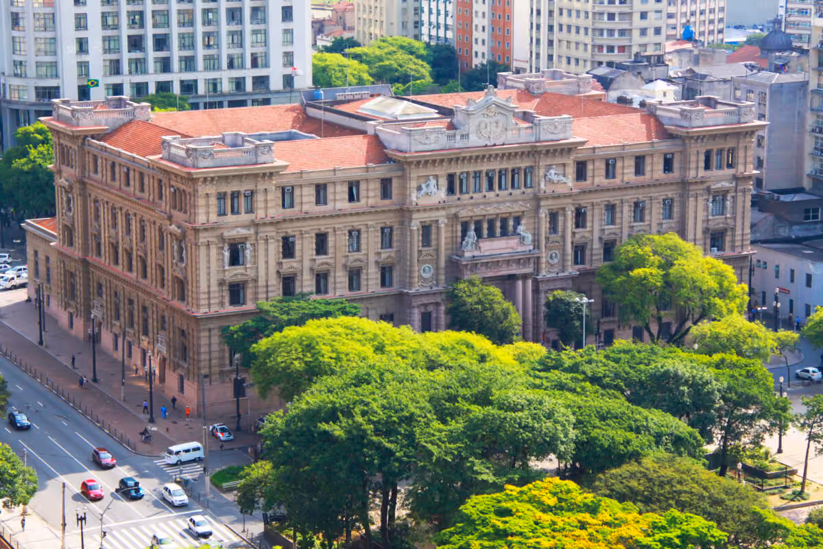 TJSP publica editais de concurso com mais de 130 vagas e salários iniciais de R$ 9,8 mil
