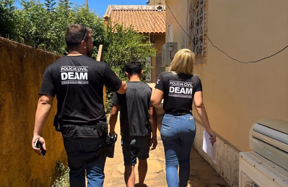 Homem é preso em Catolé do Rocha acusado de agredir esposa com machado e soco no rosto e fazê-la desmaiar