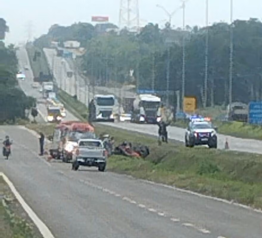 Mulher morre e duas pessoas ficam feridas em acidente com quadriciclo na BR-101, em Mata Redonda