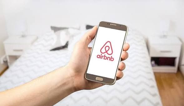 Airbnb proíbe anfitriões de exigir que hóspedes lavem louça, tirem lençóis ou levem o lixo para fora