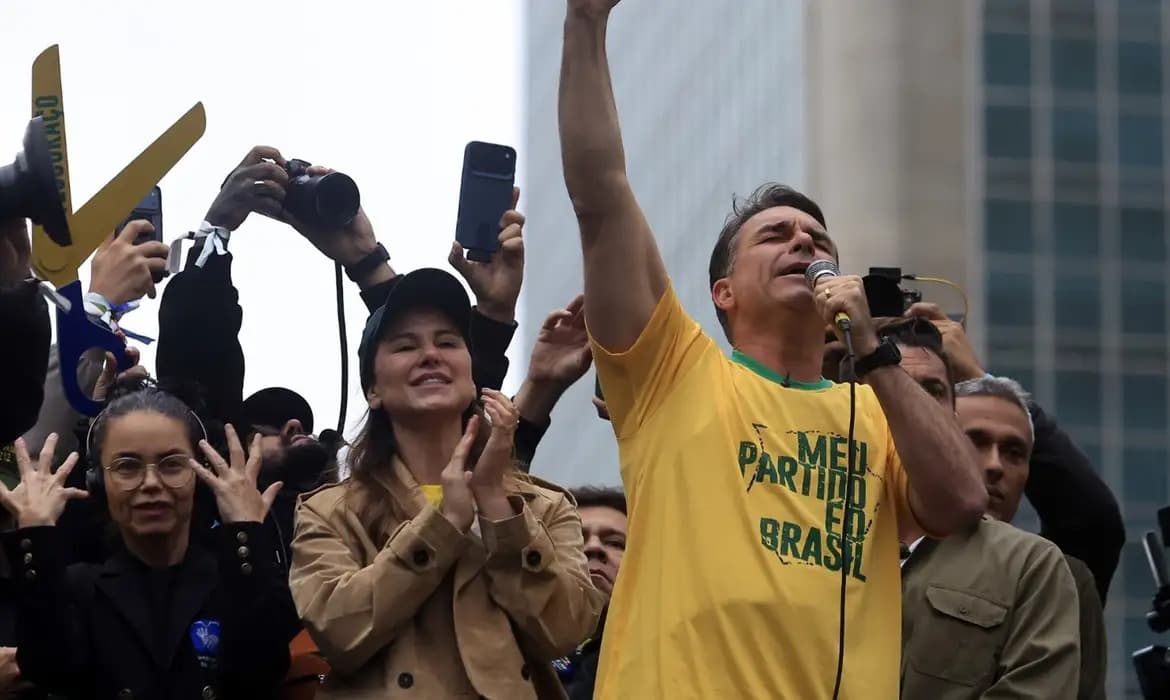 Advogado aliado de Trump diz que Rubio coordenou ida de Flávio Bolsonaro aos EUA