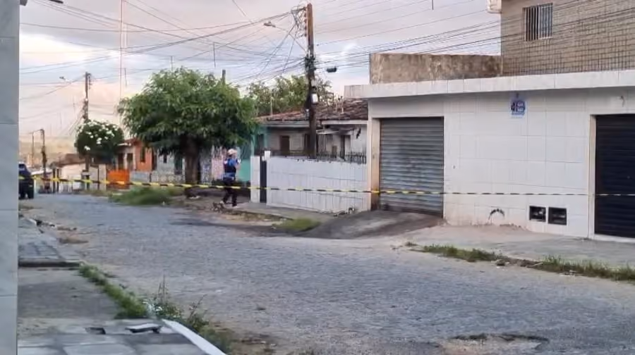 Homem é morto a tiros dentro de casa em Santa Rita após criminosos se passarem por policiais
