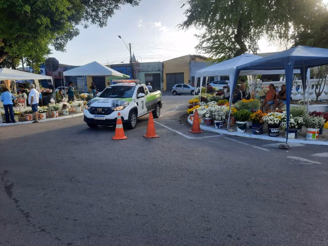 Trânsito é modificado próximo a cemitérios no dia de Finados e 90 agentes atuarão na organização do tráfego