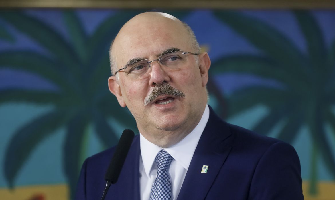 Polícia Federal faz operação de busca em endereços ligados a Milton Ribeiro e pastores que atuavam no MEC