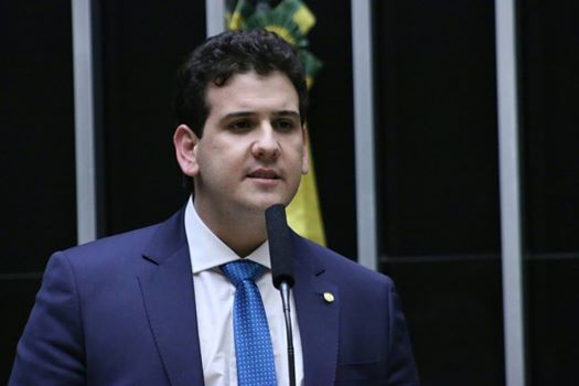Deputado que esmurrou vereador diz que tem total controle emocional, mas é chamado de covarde Deputado que esmurrou vereador diz que tem total controle emocional, mas é chamado de covarde