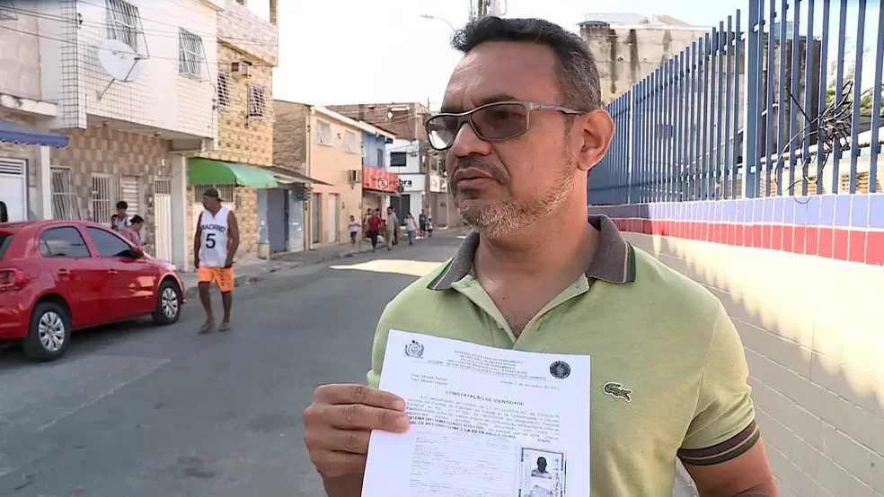 Candidato é preso no Recife, confundido com paraibano alvo da polícia, e perde prova do Enem Candidato é preso no Recife, confundido com paraibano alvo da polícia, e perde prova do Enem