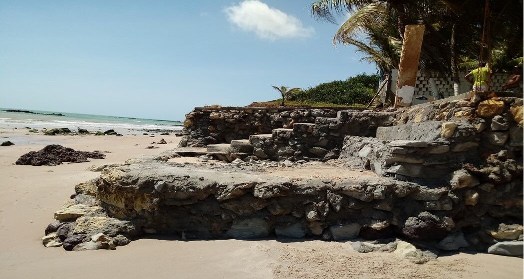 Ocupações irregulares e muros gabiões invadem praias e 'privatizam' área da União na Paraíba Ocupações irregulares e muros gabiões invadem praias e 'privatizam' área da União na Paraíba