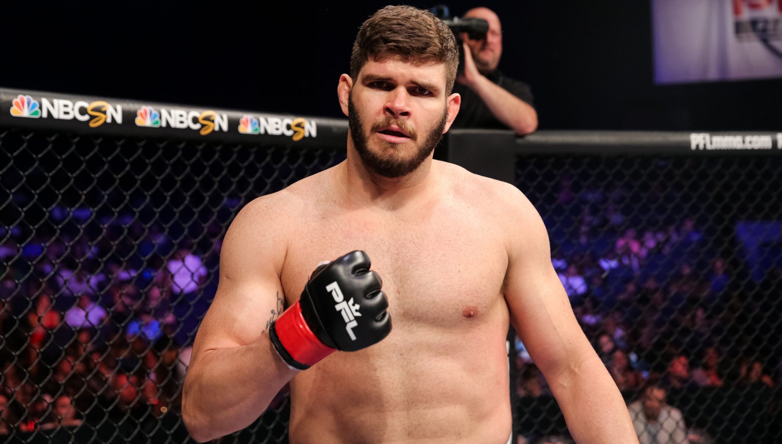 Depois de vencer a primeira no UFC, Philipe Lins respira aliviado: "Tirei um peso grande das costas" Depois de vencer a primeira no UFC, Philipe Lins respira aliviado: "Tirei um peso grande das costas"