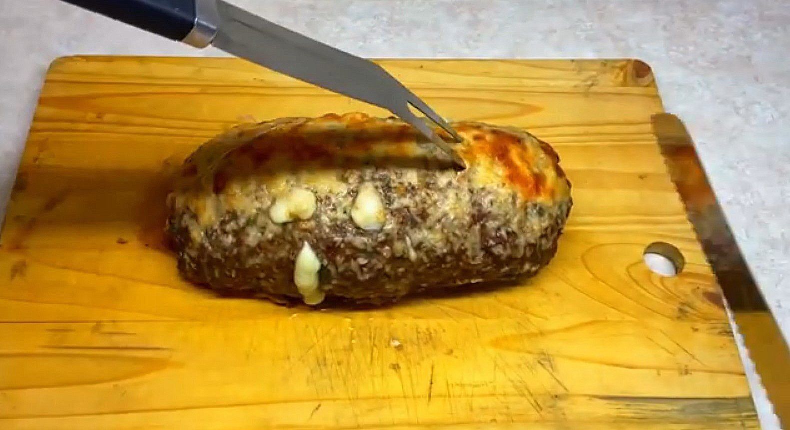 Rocambole de carne moída com queijo provolone Rocambole de carne moída com queijo provolone